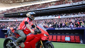 Jorge Martín llegó al Metropolitano subido a su moto