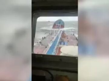 Un marinero muerto y un vertido de fueloil tras chocar dos petroleros en el estrecho de Kerch