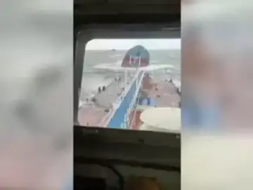 Un marinero muerto y un vertido de fueloil tras chocar dos petroleros en el estrecho de Kerch Un marinero muerto y un vertido de fueloil tras chocar dos petroleros en el estrecho de Kerch