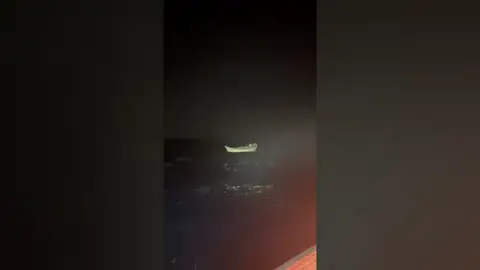 Llegan casi 300 personas a Canarias durante el fin de semana a bordo de cinco embarcaciones Llegan casi 300 personas a Canarias durante el fin de semana a bordo de cinco embarcaciones