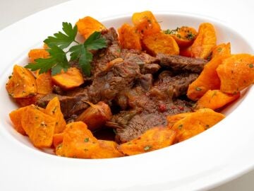 Ternera guisada con pimientos y batata