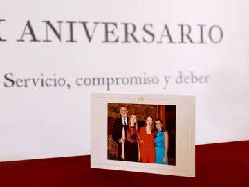La felicitación de Navidad de los reyes Felipe VI y Letizia y sus hijas La felicitación de Navidad de los reyes Felipe VI y Letizia y sus hijas