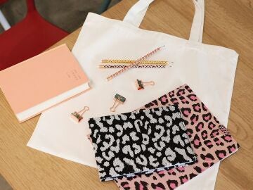 Tote bag y otros objetos de papeler&iacute;a