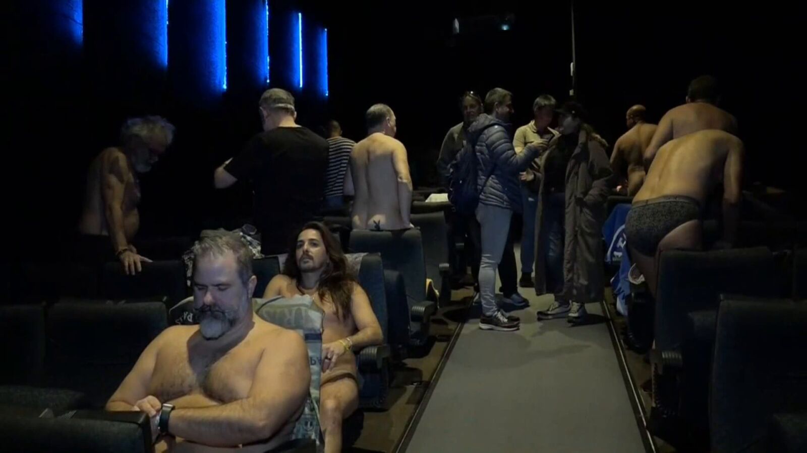 España inaugura el cine nudista: 