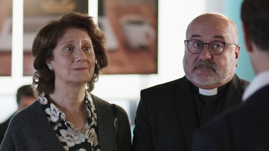 La encargada de la cofradía y el cura instan a Gregorio a pagar las cuotas de la Iglesia: “Nuestra caridad tiene un límite” La encargada de la cofradía y el cura instan a Gregorio a pagar las cuotas de la Iglesia: “Nuestra caridad tiene un límite”