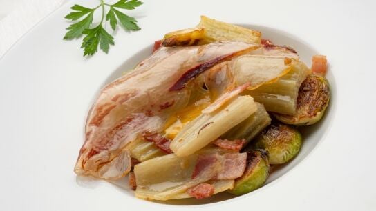 Argui&ntilde;ano felicita a su hijo Joseba por la receta de cardo y coles de Bruselas con yema de huevo y papada