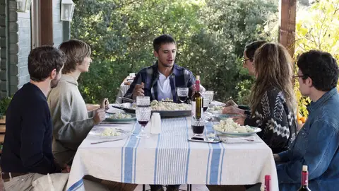 Sandra recupera el traje de nazareno y Javi se encarga de hacer un arroz para todos: “En Denia tienen que estar llorando” Sandra recupera el traje de nazareno y Javi se encarga de hacer un arroz para todos: “En Denia tienen que estar llorando”
