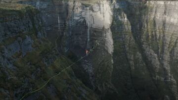 Imagen del highline en el Salto del Nervión