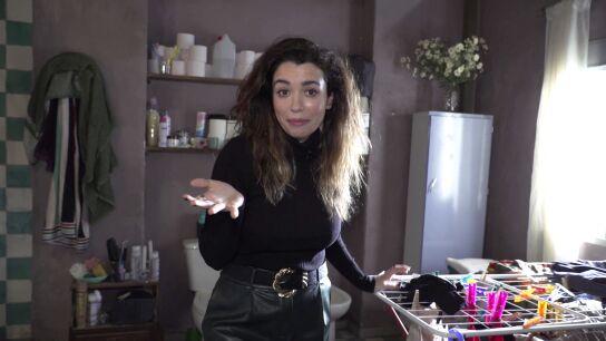 Carol Rovira nos desvela los secretos de la casa hippie de Alicia en Se&ntilde;or, Dame Paciencia: &ldquo;Esta es la corrala&rdquo;