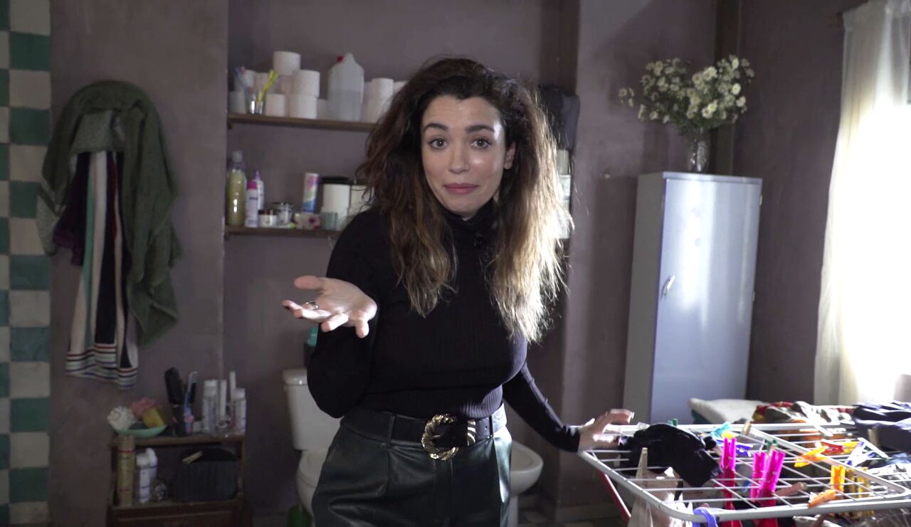 Carol Rovira nos desvela los secretos de la casa hippie de Alicia en Se&ntilde;or, Dame Paciencia: &ldquo;Esta es la corrala&rdquo;