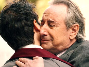 Mateo se disculpa con don Pedro y se reconcilia con &eacute;l con un emotivo abrazo 