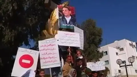 Mohamed Bouazizi se inmola en Tunez provocando el inicio de la Primavera Arabe Efemérides de hoy 17 de diciembre de 2024: Mohamed Bouazizi se inmola en Tunez
