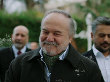 &iexcl;El regreso del patriarca! Halis vuelve a la mansi&oacute;n Korhan con m&aacute;s fuerza que nunca y recibe una c&aacute;lida bienvenida