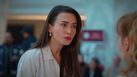 Rengin humilla a Bahar sin piedad y amenaza con echarla del hospital: "Eres una incompetente" Rengin humilla a Bahar sin piedad y amenaza con echarla del hospital: "Eres una incompetente"