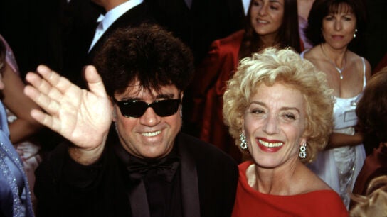 Pedro Almod&oacute;var y Marisa Paredes