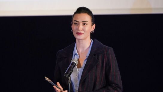 El hip&oacute;crita discurso de Rengin tras recibir un premio por su trabajo: "Quiero dedic&aacute;rselo a todas esas mujeres que ayudan a los dem&aacute;s"
