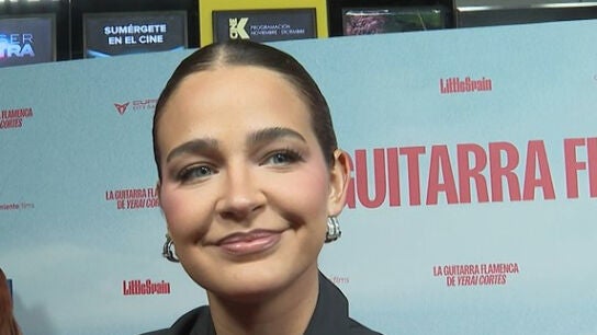 Laura Escanes hablando con la prensa