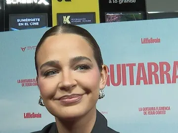 Laura Escanes hablando con la prensa Laura Escanes hablando con la prensa