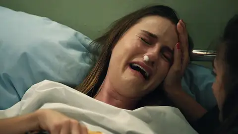 Claudia, rota de dolor tras la muerte de Mateo, se enfrenta a otro gran golpe: ¡pierde a su bebé! Claudia, rota de dolor tras la muerte de Mateo, se enfrenta a otro gran golpe: ¡pierde a su bebé!