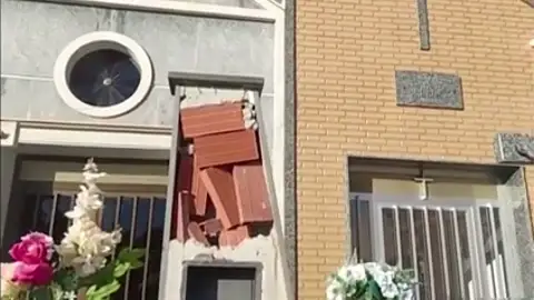 Las tumbas profanadas en El Viso del Alcor Las tumbas profanadas en El Viso del Alcor