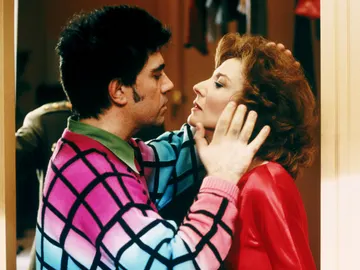 Pedro Almodóvar y Marisa Paredes en La flor de mi secreto en 1995 Pedro Almodóvar y Marisa Paredes en La flor de mi secreto en 1995