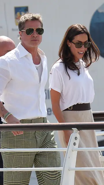 Brad Pitt y su novia Ines de Ramon Brad Pitt y su novia Ines de Ramon