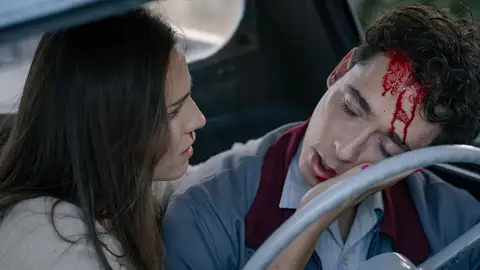 Mateo muere en brazos de Claudia: “Te quiero”  Mateo muere en brazos de Claudia: “Te quiero”