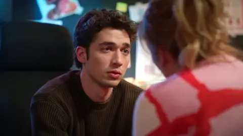 Bahar anima a su hijo a hacer las paces con Seren: “Ella trata de hacer su trabajo lo mejor posible” Bahar anima a su hijo a hacer las paces con Seren: “Ella trata de hacer su trabajo lo mejor posible”