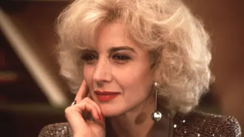 Marisa Paredes en La flor de mi secreto en 1995 Marisa Paredes en La flor de mi secreto en 1995