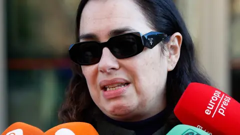 Maria Isasi, hija de Marisa Paredes en el tanatorio Maria Isasi, hija de Marisa Paredes en el tanatorio