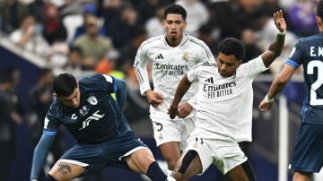 Rodrygo pugna por un balón en la final de la Copa Intercontinental 