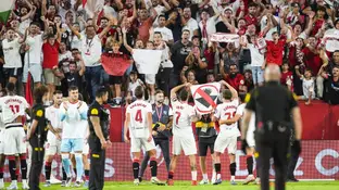 Isaac, Juanlu y Carmona celebra el triunfo en el derbi con la polémica bandera Isaac, Juanlu y Carmona celebra el triunfo en el derbi con la polémica bandera