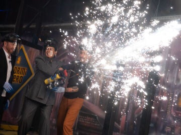 &iexcl;Chispas y fuego! El ca&ntilde;&oacute;n de ferrocerio crea un espect&aacute;culo &uacute;nico en El Hormiguero