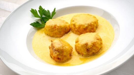 Alb&oacute;ndigas de bacalao al azafr&aacute;n