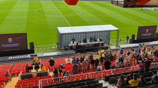 Vista general de la Junta General Ordinaria de Accionistas de 2024 del Valencia CF en Mestalla Vista general de la Junta General Ordinaria de Accionistas de 2024 del Valencia CF en Mestalla
