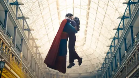 David Corenswet y Rachel Brosnahan en Superman: Legacy David Corenswet y Rachel Brosnahan en Superman: Legacy
