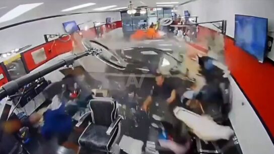 Un coche se estrella contra una barber&iacute;a en Houston