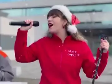 Una enfermera gallega le pone música a la Navidad: "Es la Mariah Carey del hospital" Una enfermera gallega le pone música a la Navidad: "Es la Mariah Carey del hospital"