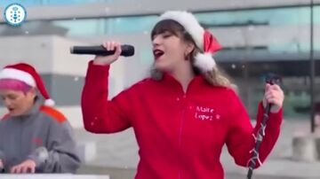 Una enfermera gallega le pone música a la Navidad: "Es la Mariah Carey del hospital"