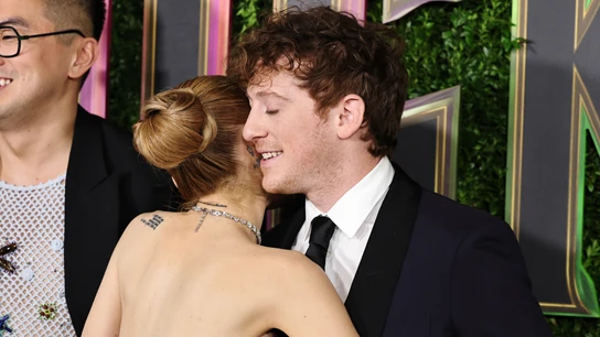 Ariana Grande y Ethan Slater en la premiere de Wicked Ariana Grande y Ethan Slater en la premiere de Wicked