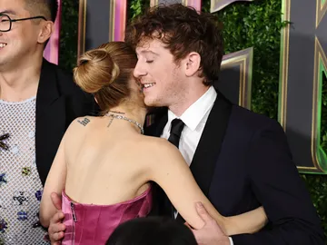 Ariana Grande y Ethan Slater en la premiere de Wicked Ariana Grande y Ethan Slater en la premiere de Wicked