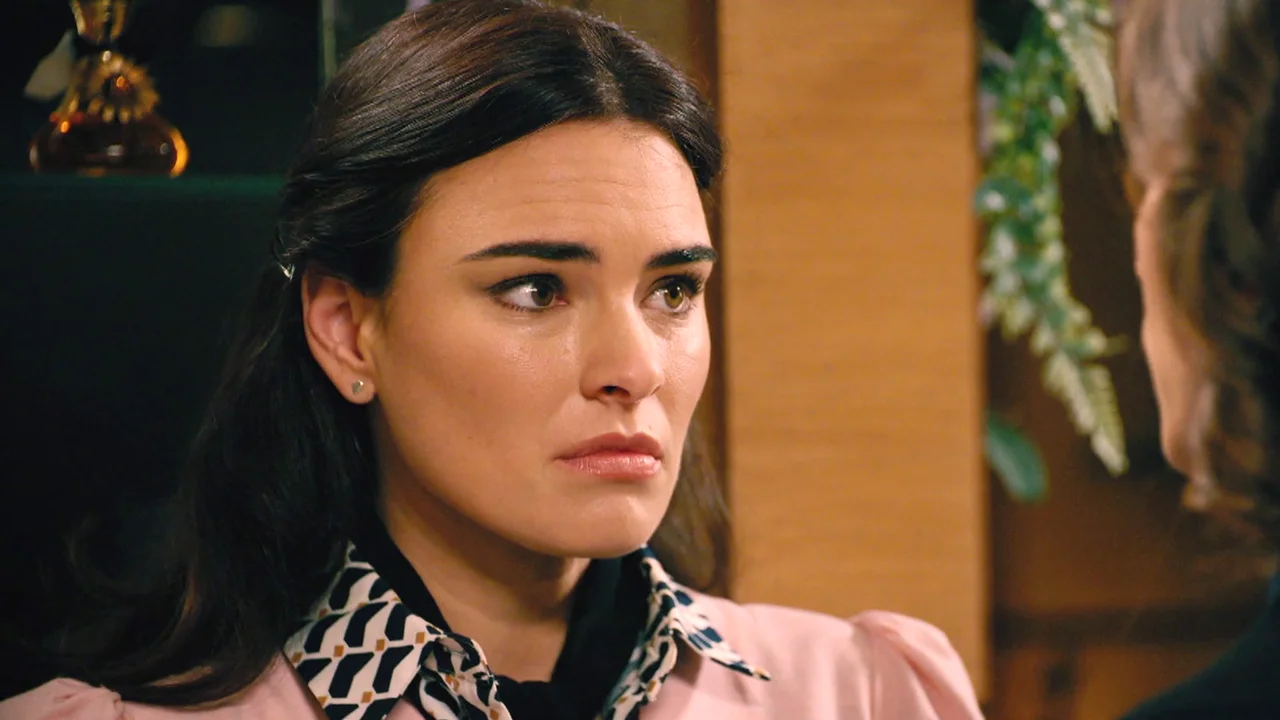 Marta apoya Fina en la vuelta a la fábrica: "Tú la cabeza bien alta"