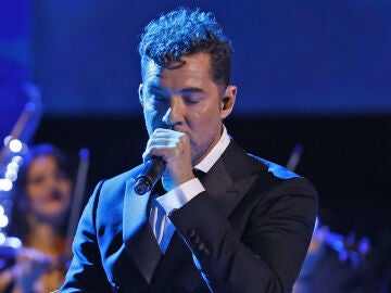 David Bisbal llena de Navidad el plat&oacute; de La Voz con su villancico m&aacute;s especial