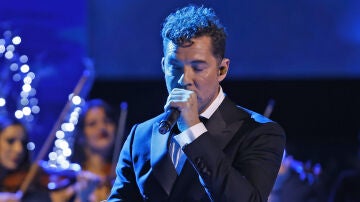 David Bisbal llena de Navidad el plató de La Voz con su villancico más especial