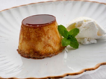 &iexcl;Para chuparse los dedos! Argui&ntilde;ano prepara un delicioso flan de turr&oacute;n con helado