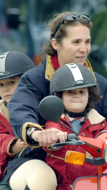 Infanta Elena con sus hijos Infanta Elena con sus hijos