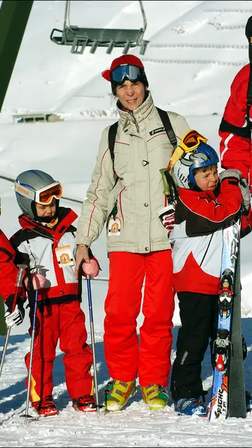 Infanta Elena esquiando con sus hijos Infanta Elena esquiando con sus hijos