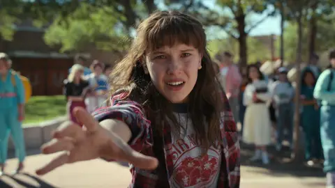 Millie Bobby Brown en Stranger Things Millie Bobby Brown en Stranger Things