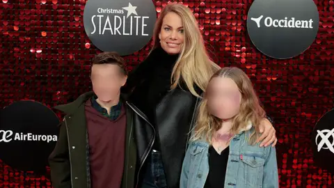 Carla Goyanes junto a su hijo y su sobrina, hija de Caritina Carla Goyanes junto a su hijo y su sobrina, hija de Caritina