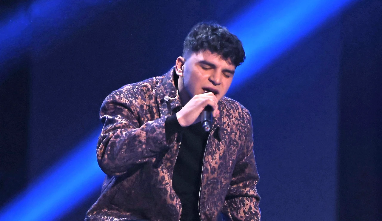 Manuel Ayra nos traspasa el corazón con este tema de Pablo Alborán